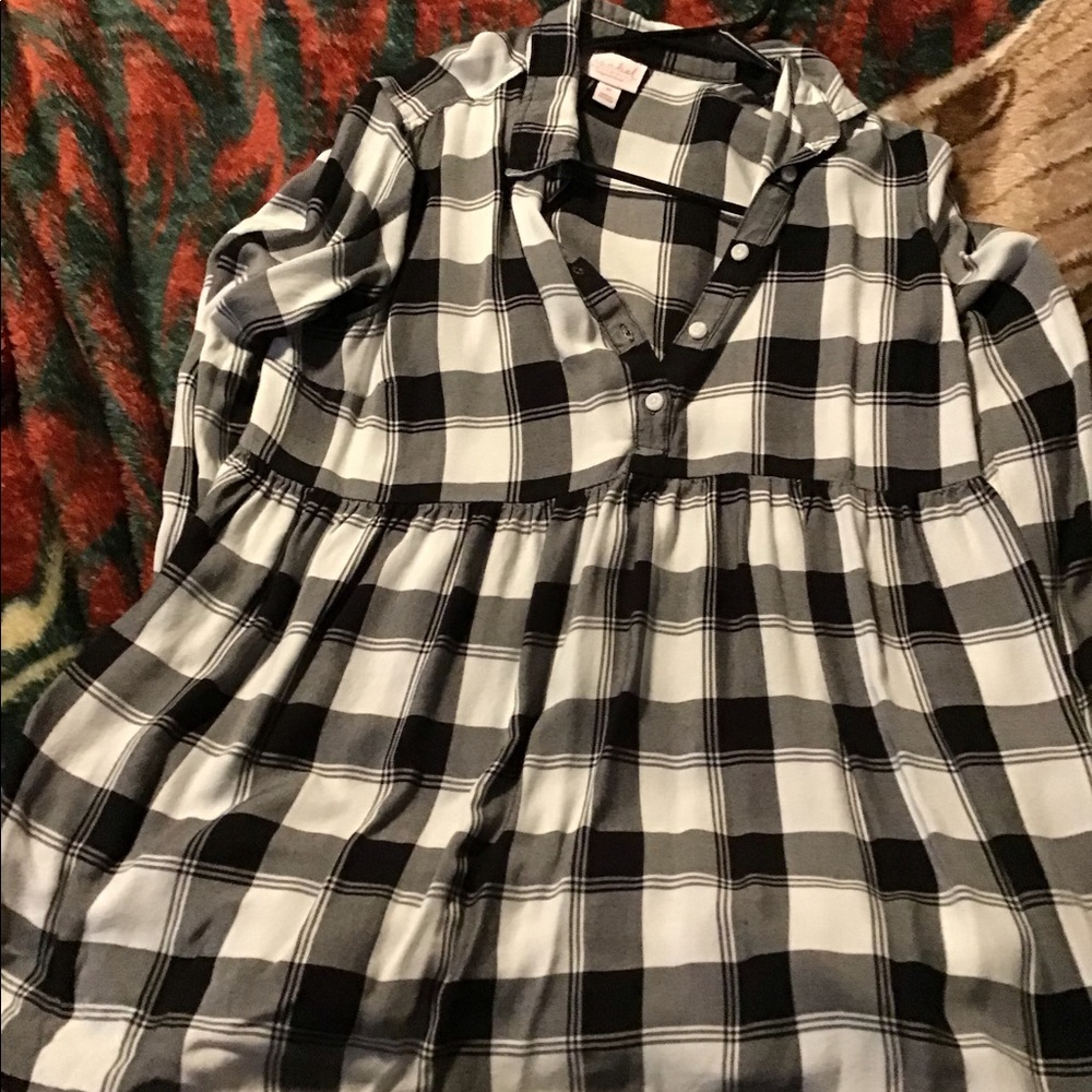 Maternity size M 3/4 sleeve black and white checkered top